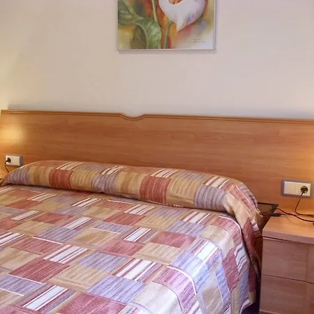 Edifici Llevant I Ponent Apartment *
